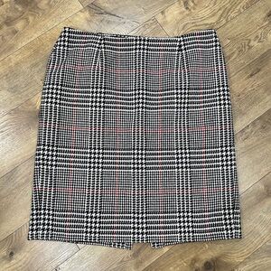 TALBOTS Woman houndstooth skirt in black, white and red size 16w